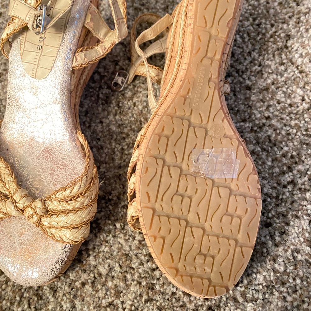 Apostrophe wedges - Picture 5 of 5